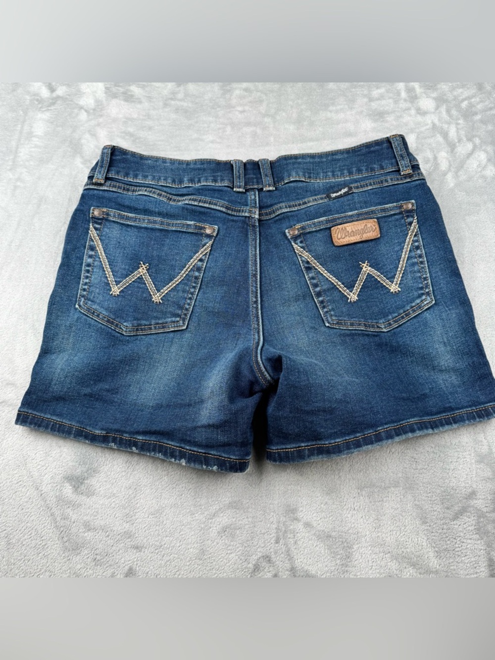 Wrangler Women’s Denim Shorts Juniors Size 11 Blue Jean Embroidered Stretch